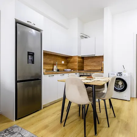 Comfy Couple's Apartamento Tirana
